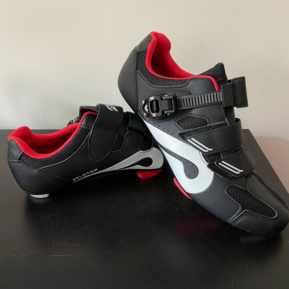 Size 41 NEVER WORN!!!